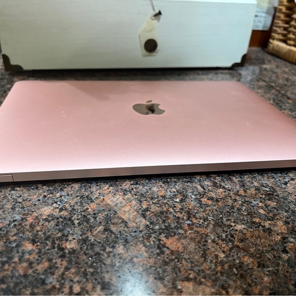 MacBook - Picture 5 of 8